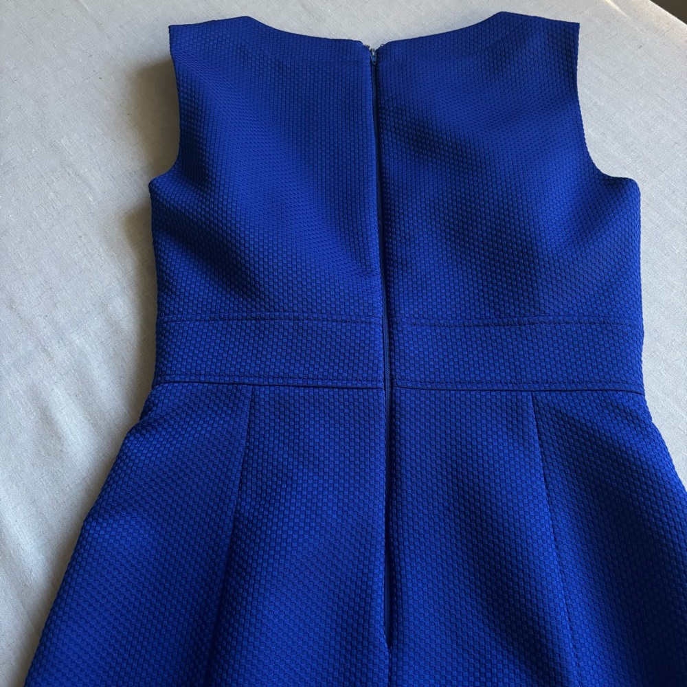 Tahari Arthur S. Levine Blue Sheath Dress Gold Buckle Size 4 Career Workwear - Picture 5 of 13
